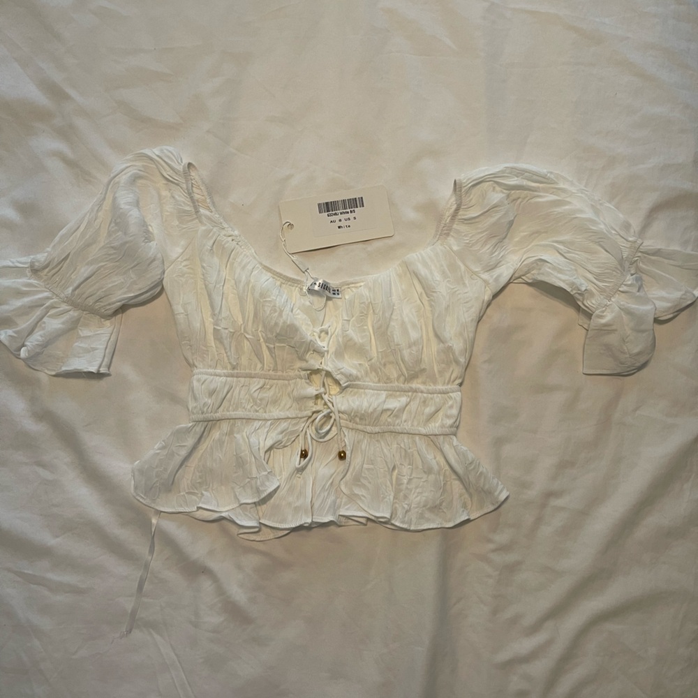 White crop front tie blouse. Size small. NWT.